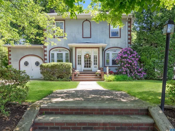 704 Summit Ave, River Edge, NJ 07661