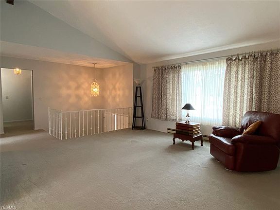 3rd image of 13990 Meadowlark Ln