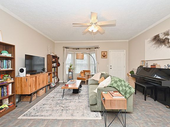 4th image of 2619 Westwood Ave
