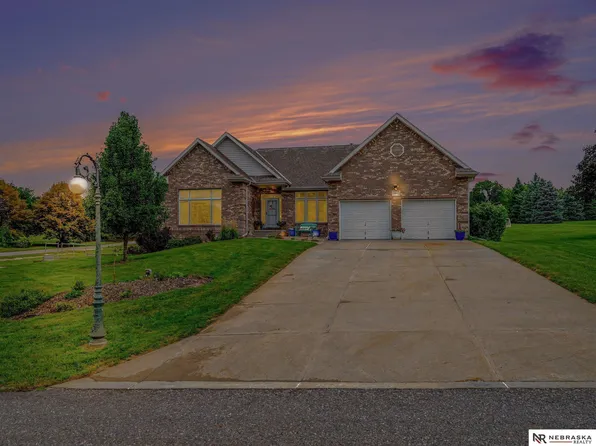16260 Sage St, Omaha, NE 68136