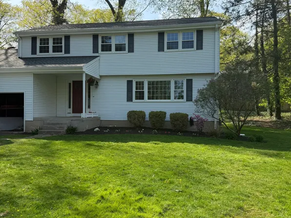 1 Horseshoe Circle, Simsbury, CT 06070