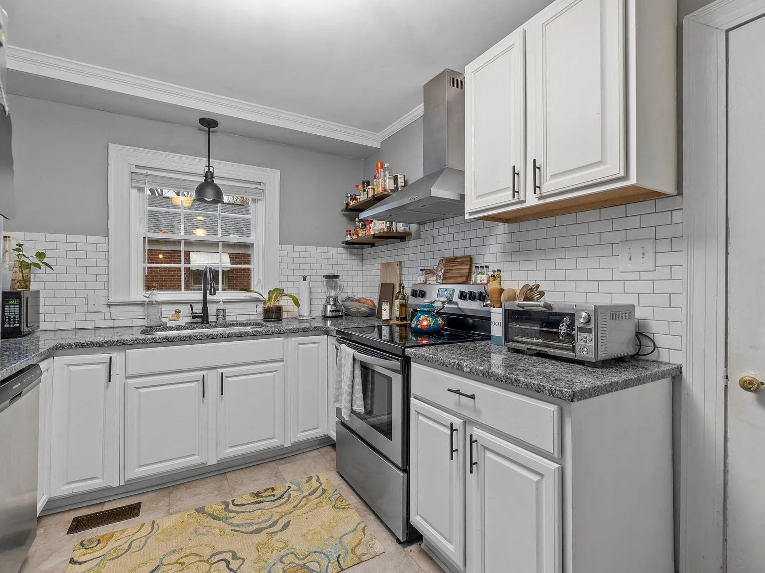 4 bed, 1890 sqft, $3,200 — Photo 4