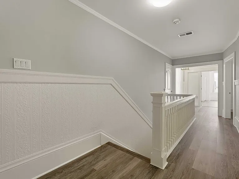 1614 Washington St — Photo 10