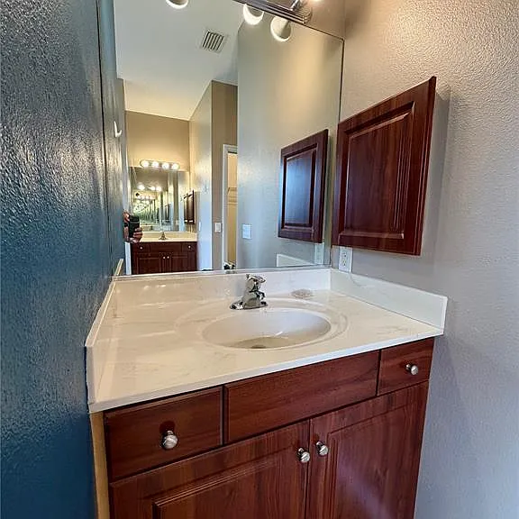 1204 S San Mateo Dr — Photo 12