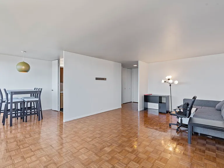 4000 N Charles St — Photo 3
