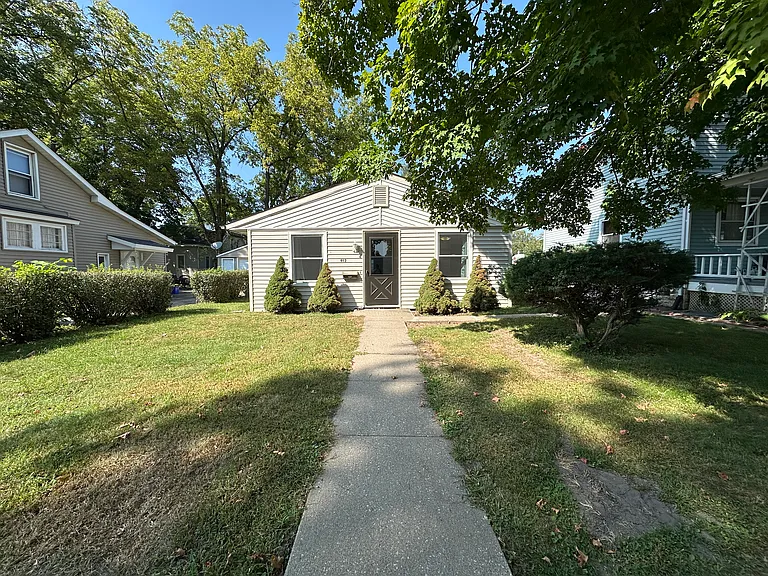 912 E Bloomington St — Photo 22