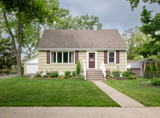 128 Roslyn Rd, Westmont, IL 60559