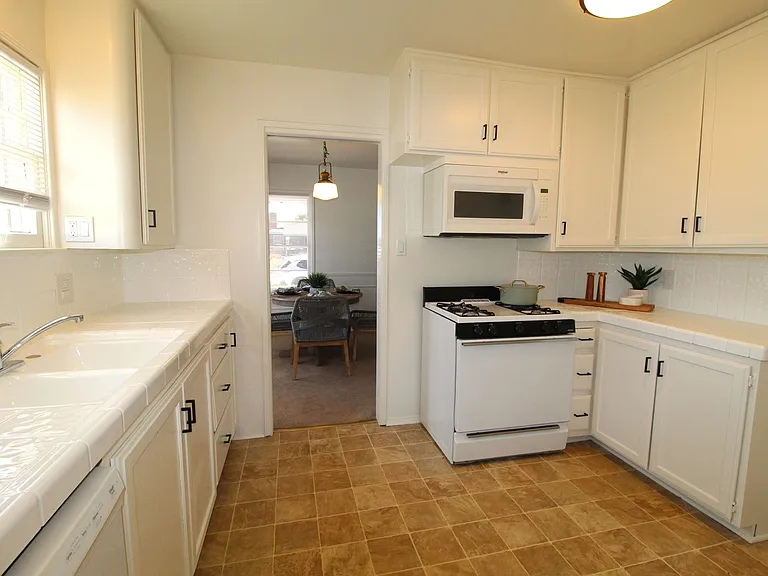 Charming Midtown Ventura Home- 3 Bedroom + 1.75 Bath — Photo 16