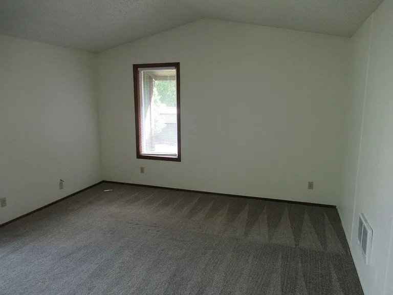 Two Bedroom Apt. w/ Washer and Dryer — Photo 16