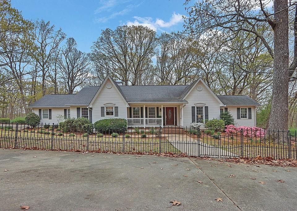 1st image of 4706 Creek Wood Dr