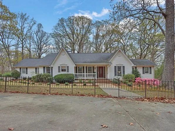 4706 Creek Wood Dr, Gainesville, GA 30507