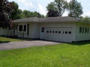 17 Greenlea Rd, Honeoye Falls, NY 14472