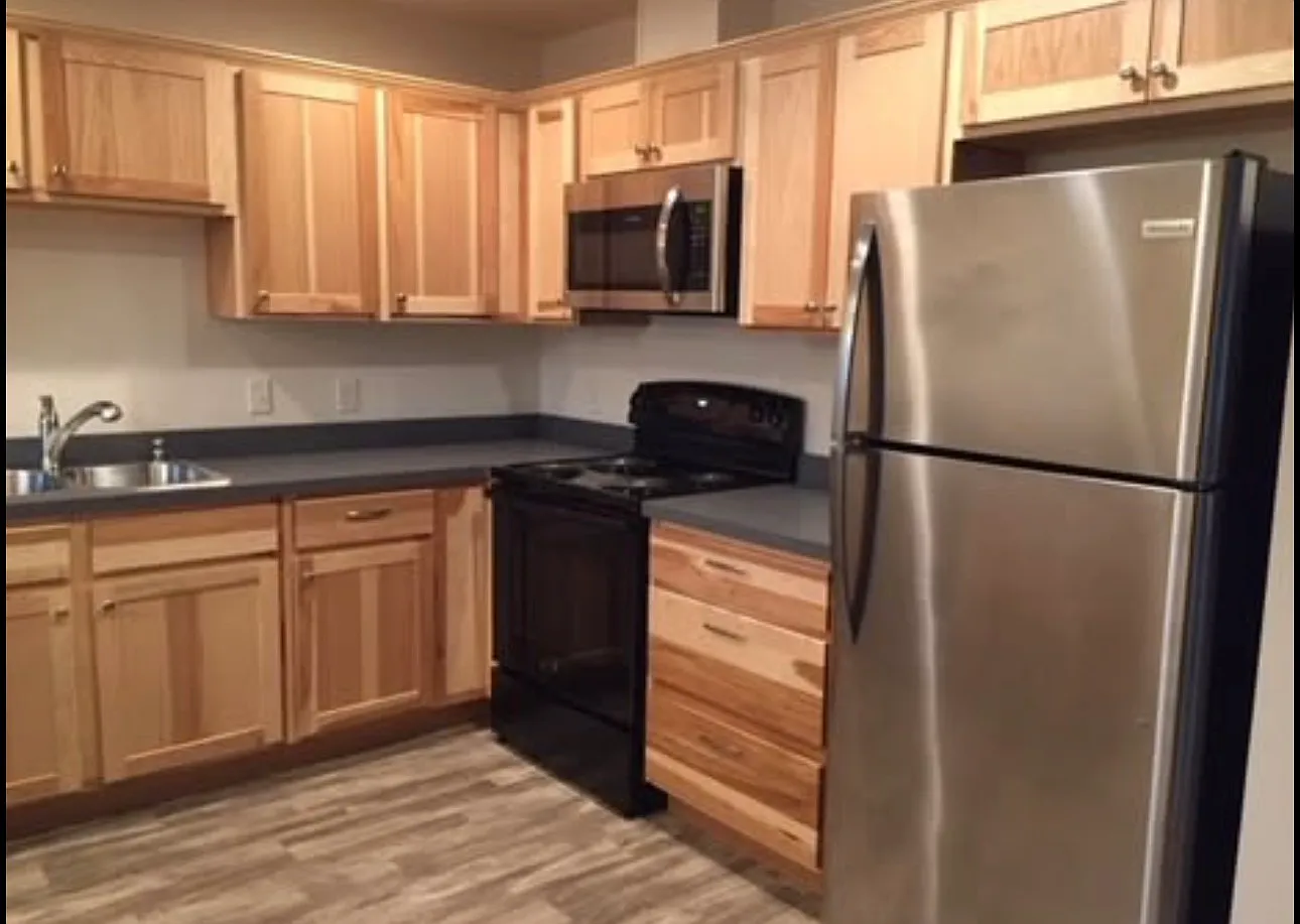 3 bed, 1600 sqft, $2,300 — Photo 4