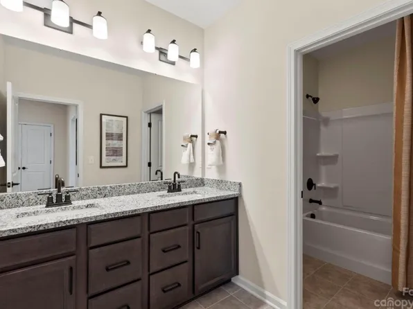 5801 Clear Creek Ln, Harrisburg, NC 28075