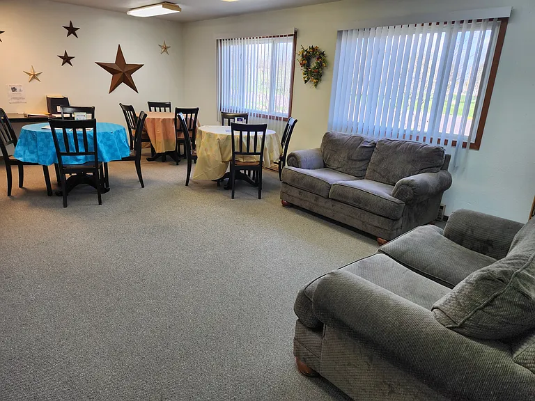 Hillview Apartments — Photo 8