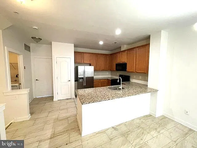 3 bed, 3.0 bath, 2142 sqft, $3,000 — Photo 3