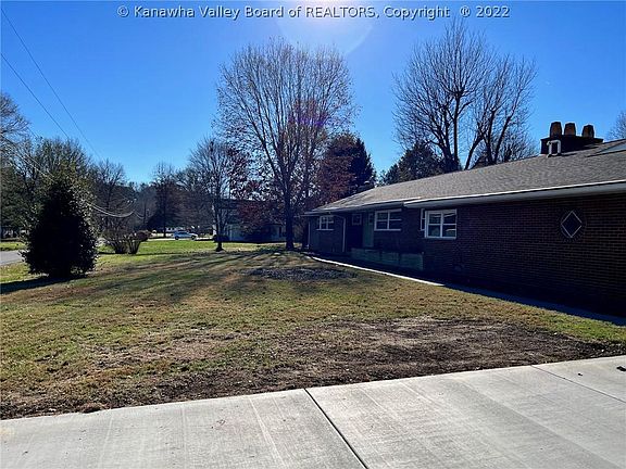 4th image of 156 Maplewood Ests
