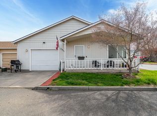 1950 SW Betty Ln, Grants Pass, OR 97526