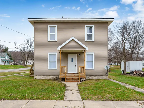 212 W Clinton St, Augusta, MI 49012