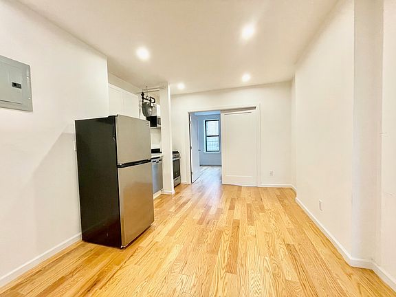 3rd image of 321 E 88th St APT 18