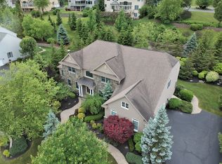 24 Hilander Dr, Loudonville, NY 12211