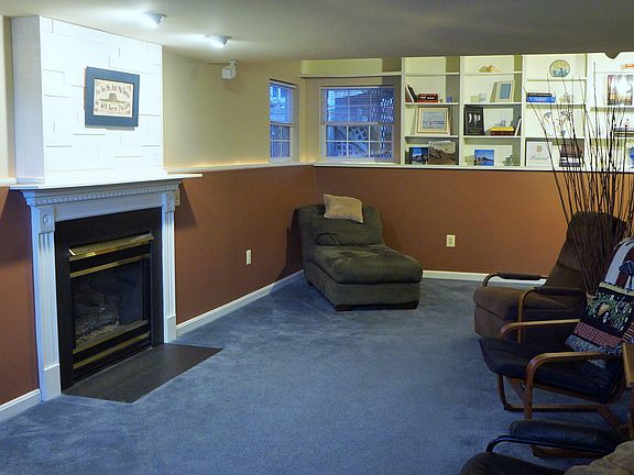 Family Room w/Gas Fireplace