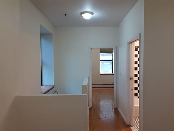 5th image of 713 E 9th St APT 1C