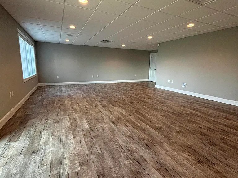 1803 Robinson Close — Photo 28