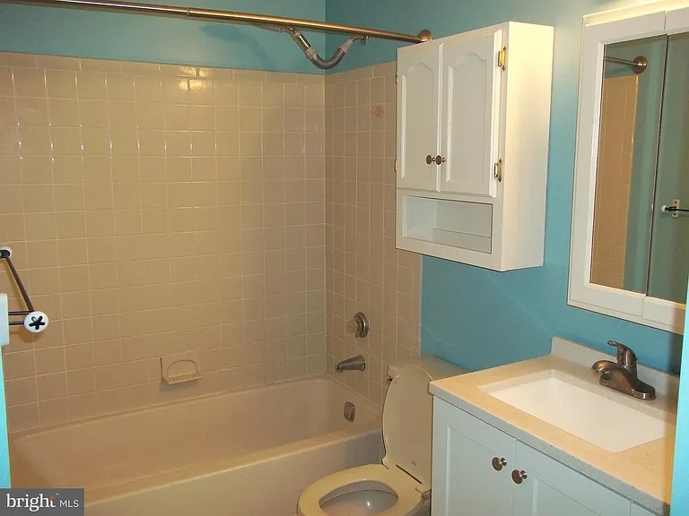 1203 Ravens Crest Dr — Photo 9