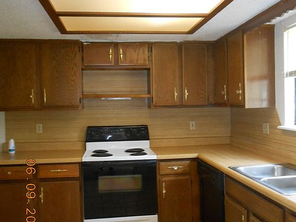 3rd image of 8135 NW 23rd St