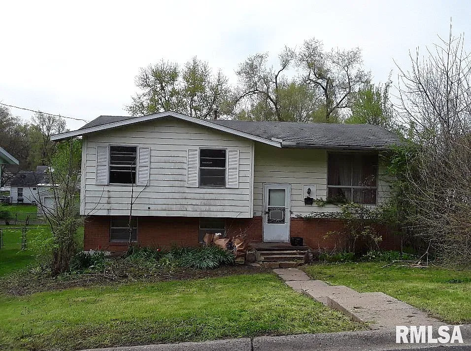 2318 W Butler St photo 1