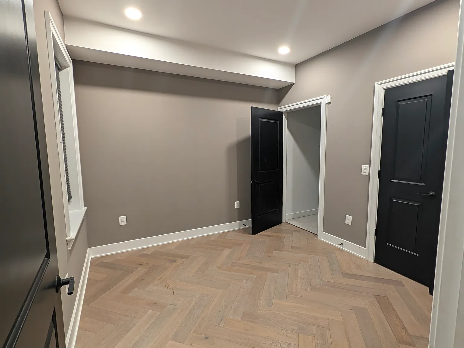 2 bed, 820 sqft, $3,200 — Photo 2