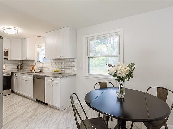 5th image of 8 Briarwood Ln