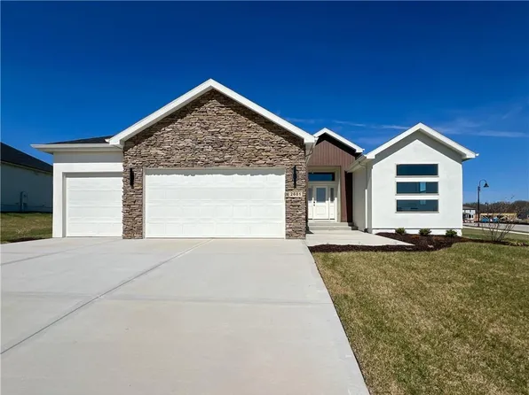 2601 NE Wheatley Dr, Blue Springs, MO 64029