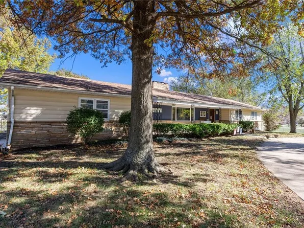506 N Oak St, Garnett, KS 66032