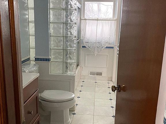 5th image of 207 Holly Dr