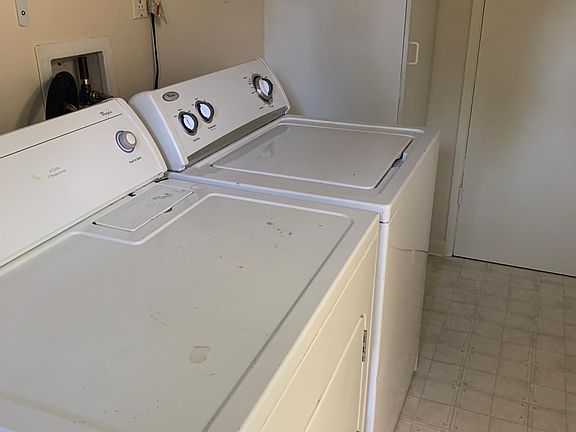3rd image of 10002 Lexington Ave SW