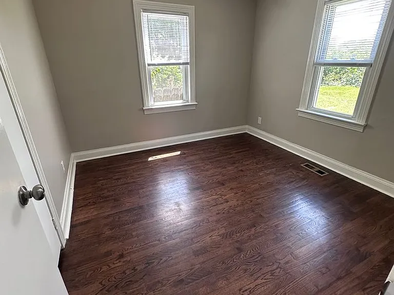 313 Ginnie Ln — Photo 9