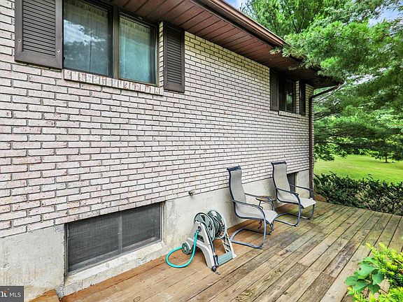 5th image of 640 Layfield Rd
