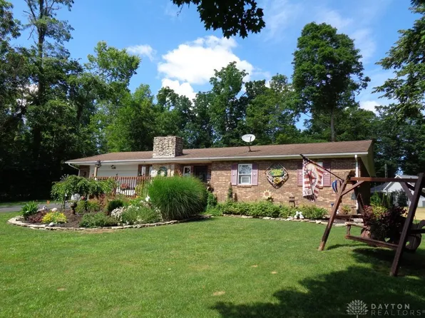 698 Lakengren Dr, Eaton, OH 45320