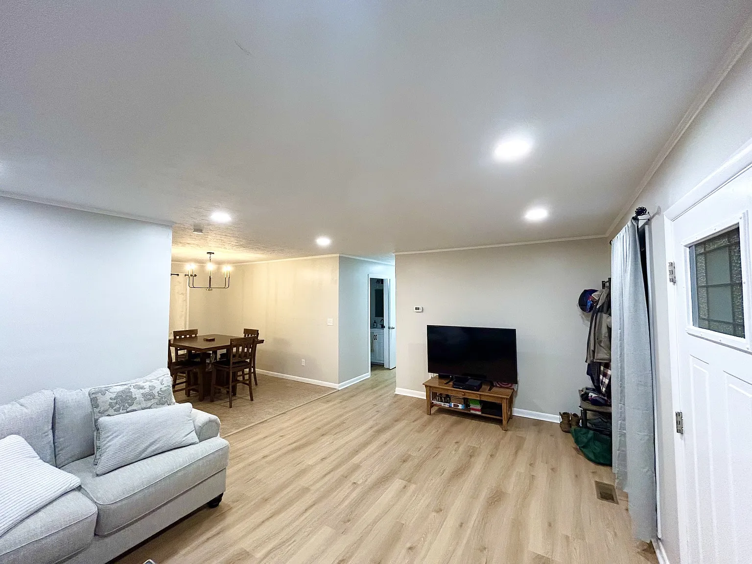 3 bed, 1215 sqft, $2,000 — Photo 3