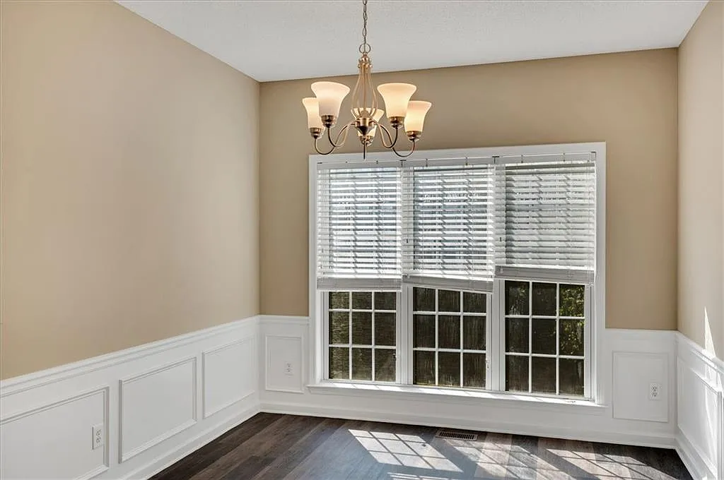 4 bed, 2.5 bath, 2284 sqft, $3,500 — Photo 4
