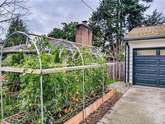 4th image of 7025 25th Ave NE
