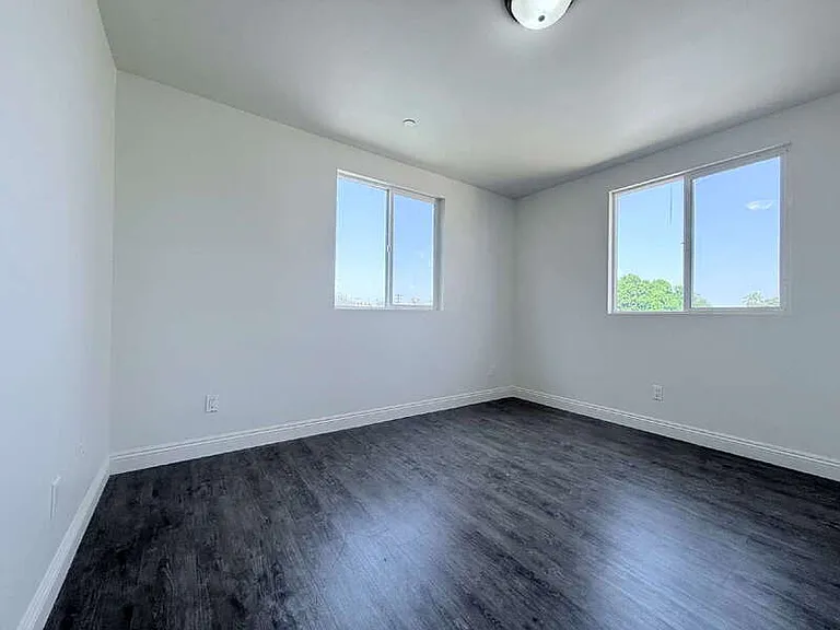1440 E 42nd St — Photo 11