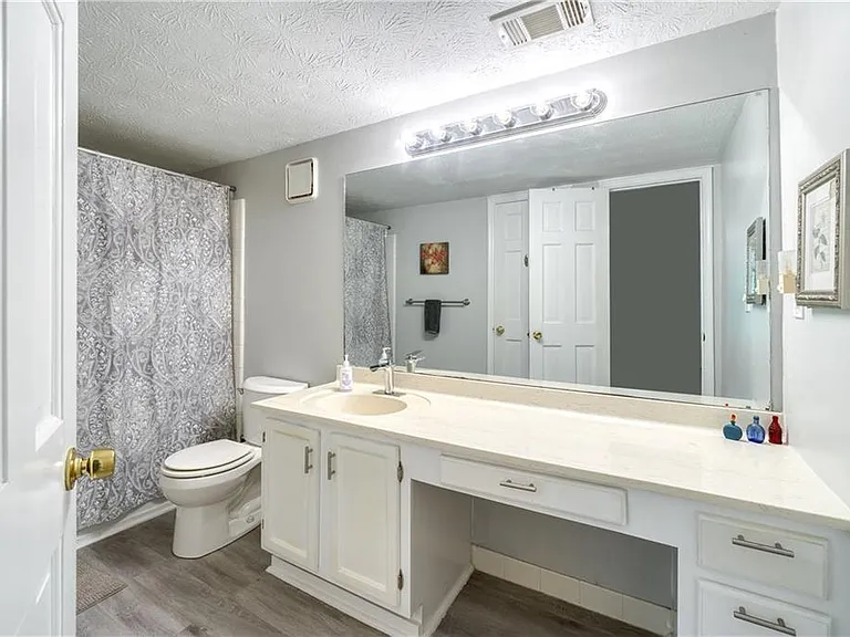 1445 Oakridge Cir — Photo 16