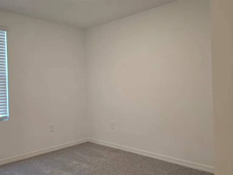 2220 Portrait St — Photo 8