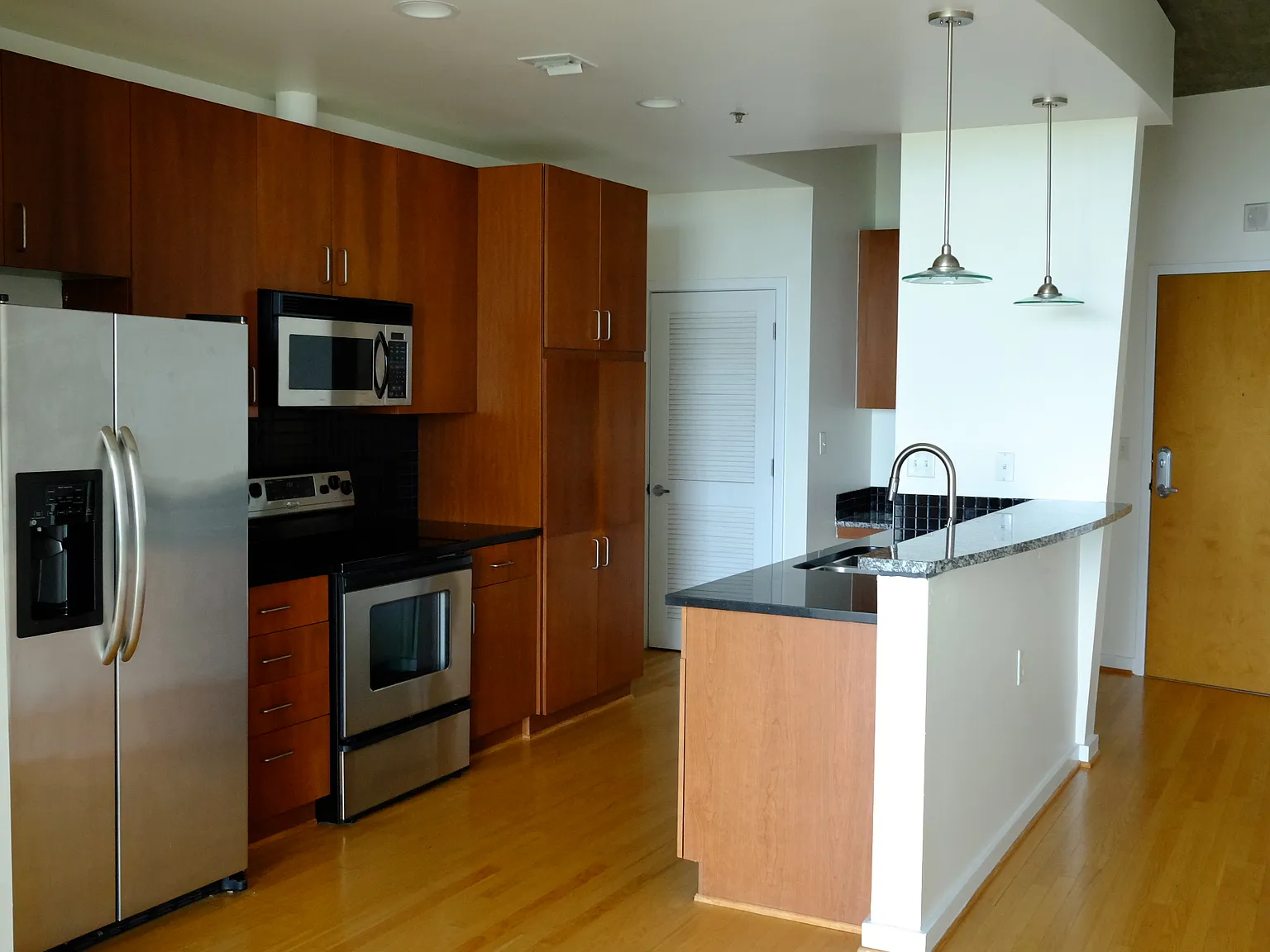 1 bed, 683 sqft, $1,800 — Photo 3