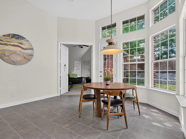 4730 Hampshire Dr — Photo 13
