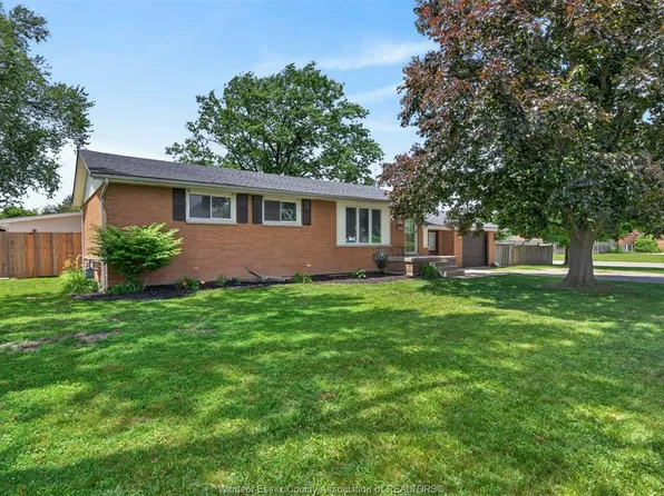 1749 Shawnee Rd, Tecumseh, ON N8N 1S4