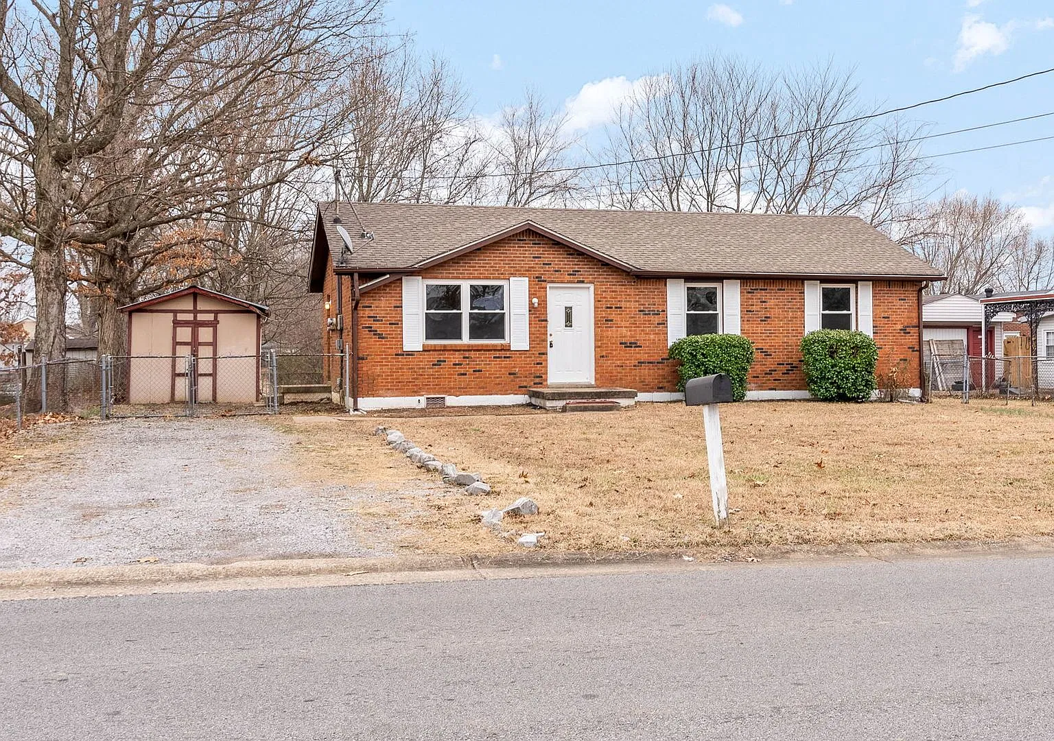 3 Bedroom Pet Friendly Home For Rent! — Photo 2